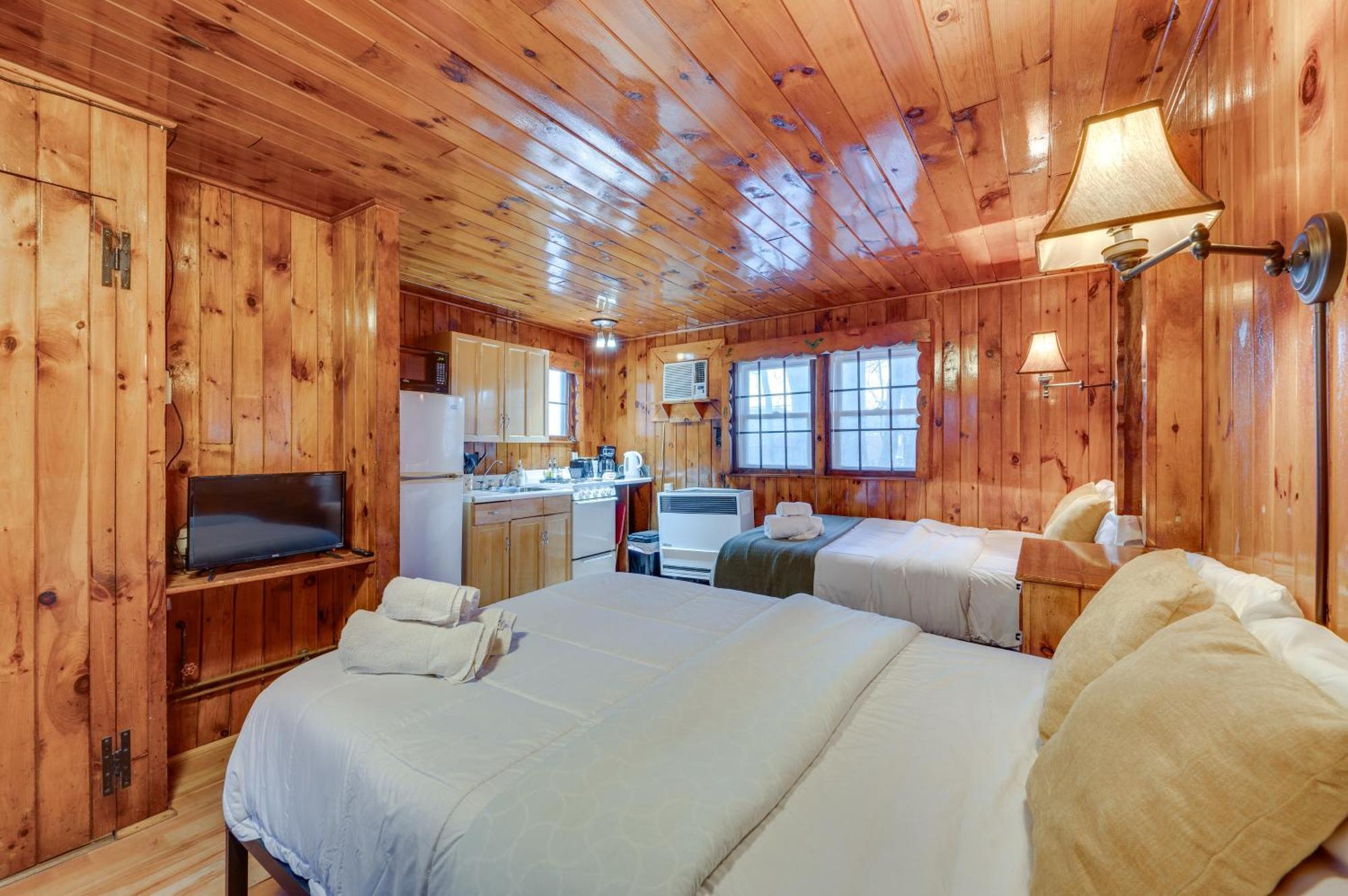 דירות Cozy Laconia Studio With Pool Access - 2 Mi To Lake! מראה חיצוני תמונה