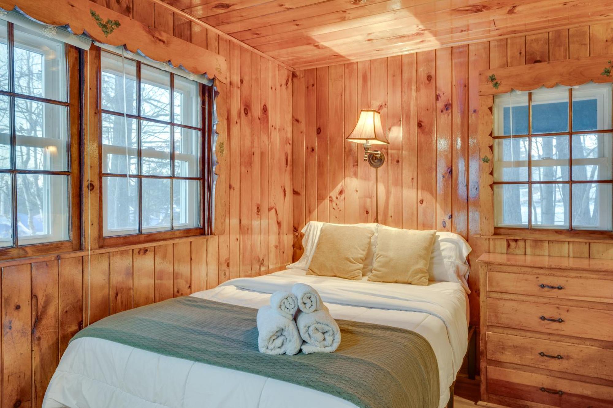דירות Cozy Laconia Studio With Pool Access - 2 Mi To Lake! מראה חיצוני תמונה