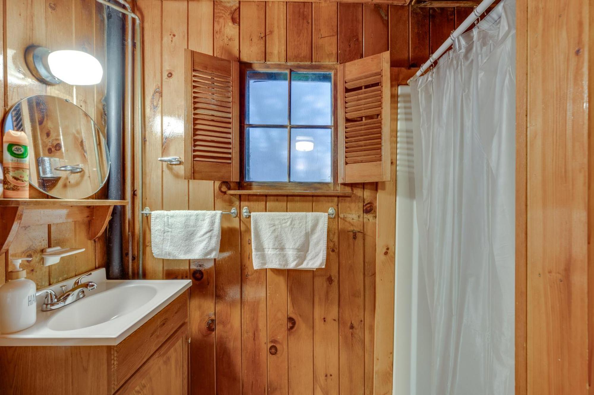 דירות Cozy Laconia Studio With Pool Access - 2 Mi To Lake! מראה חיצוני תמונה