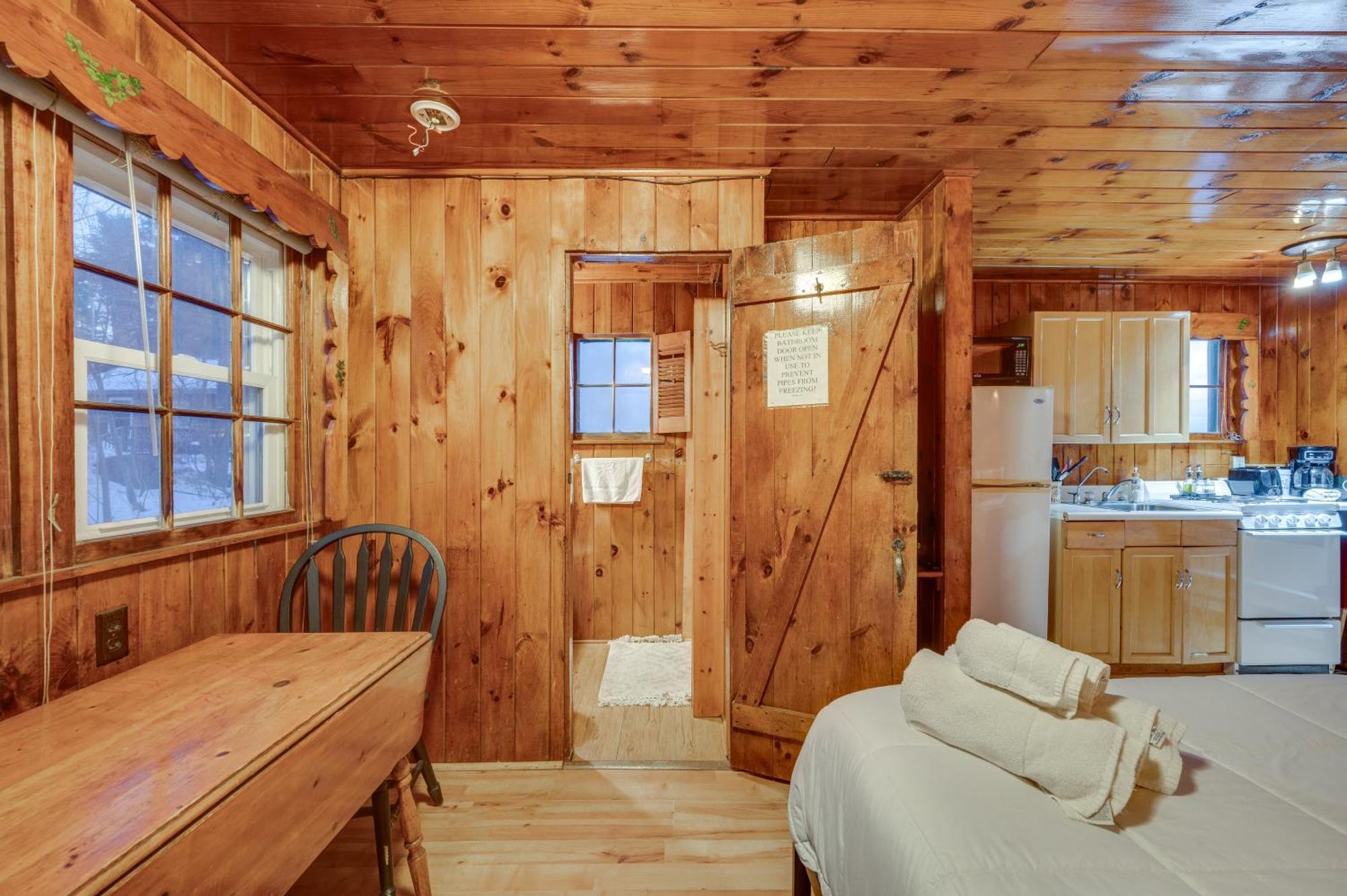 דירות Cozy Laconia Studio With Pool Access - 2 Mi To Lake! מראה חיצוני תמונה